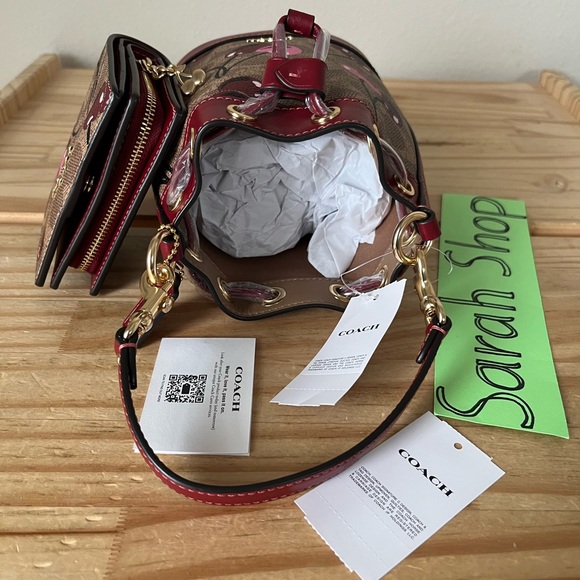 ✅Coach Mini Bucket Bag In Signature Cherry Print Set - Picture 5 of 16